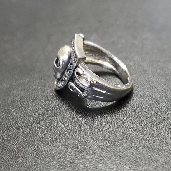 Silver tone skull ring approx size 9 - Picture 6 of 9